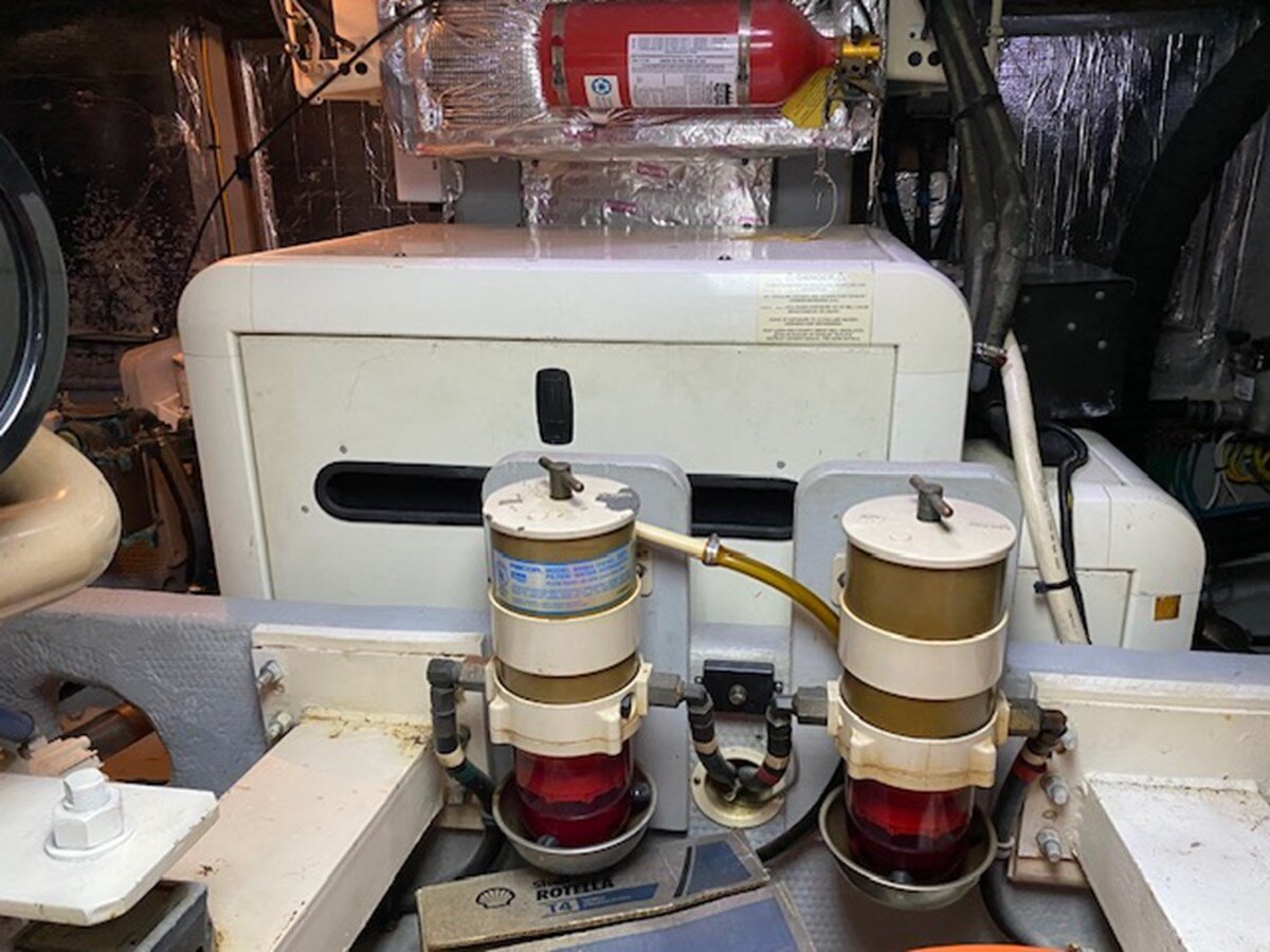 2002-silverton-47-8-b4e3f4