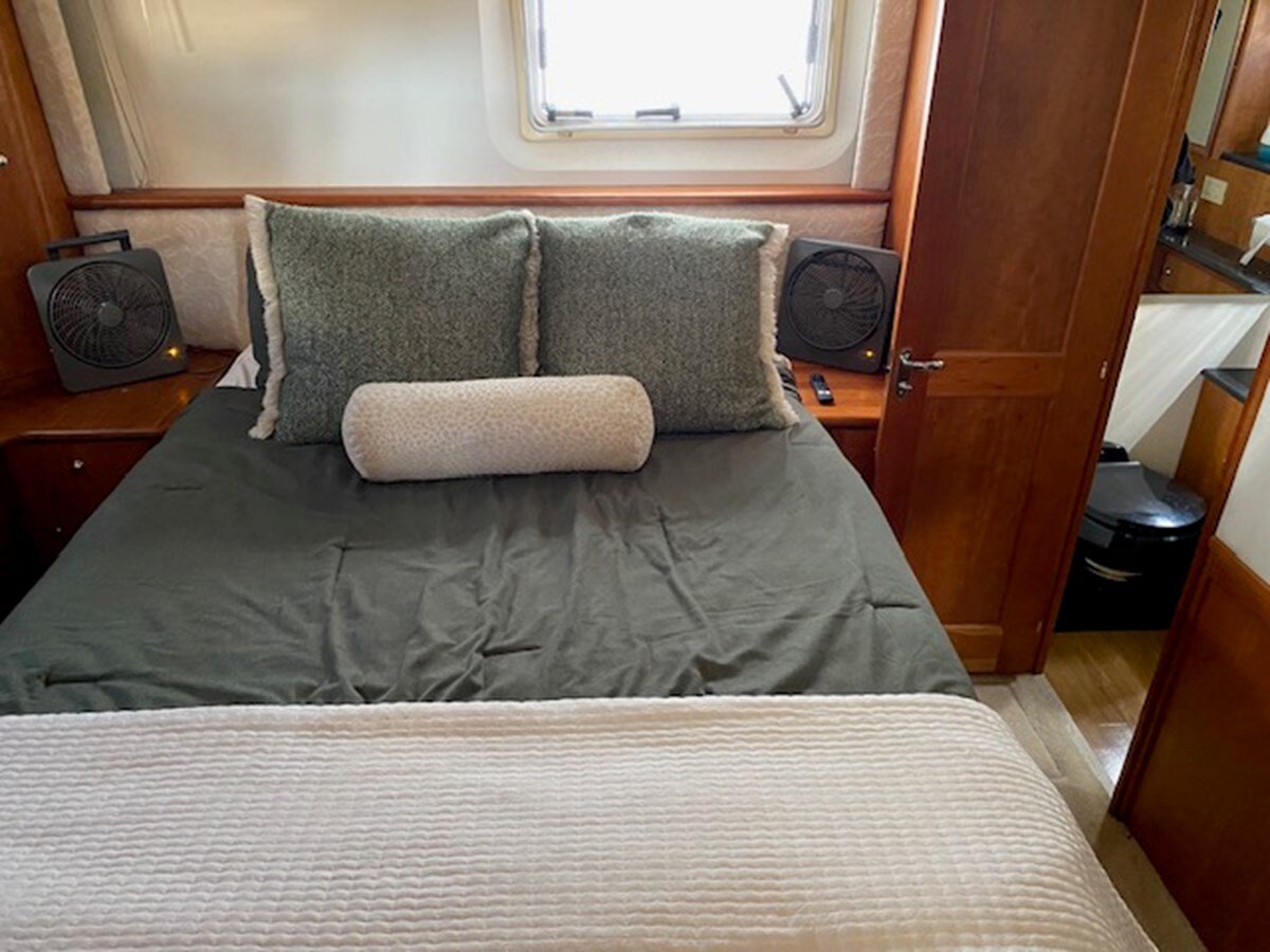 2002-silverton-47-8-b4e3f4