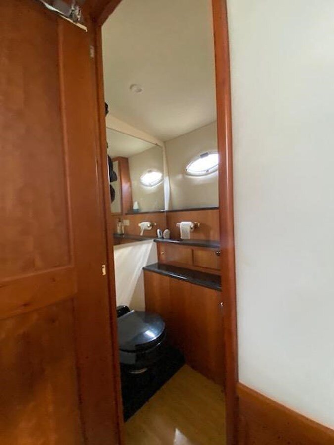 2002-silverton-47-8-b4e3f4