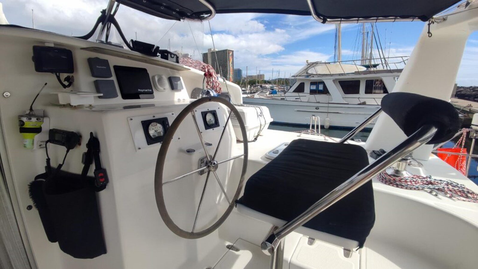 2002-voyage-yachts-43-7-fcf9b8