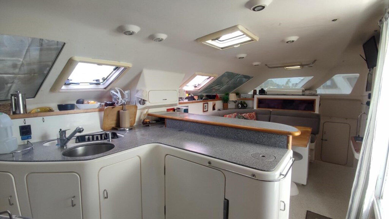 2002-voyage-yachts-43-7-fcf9b8