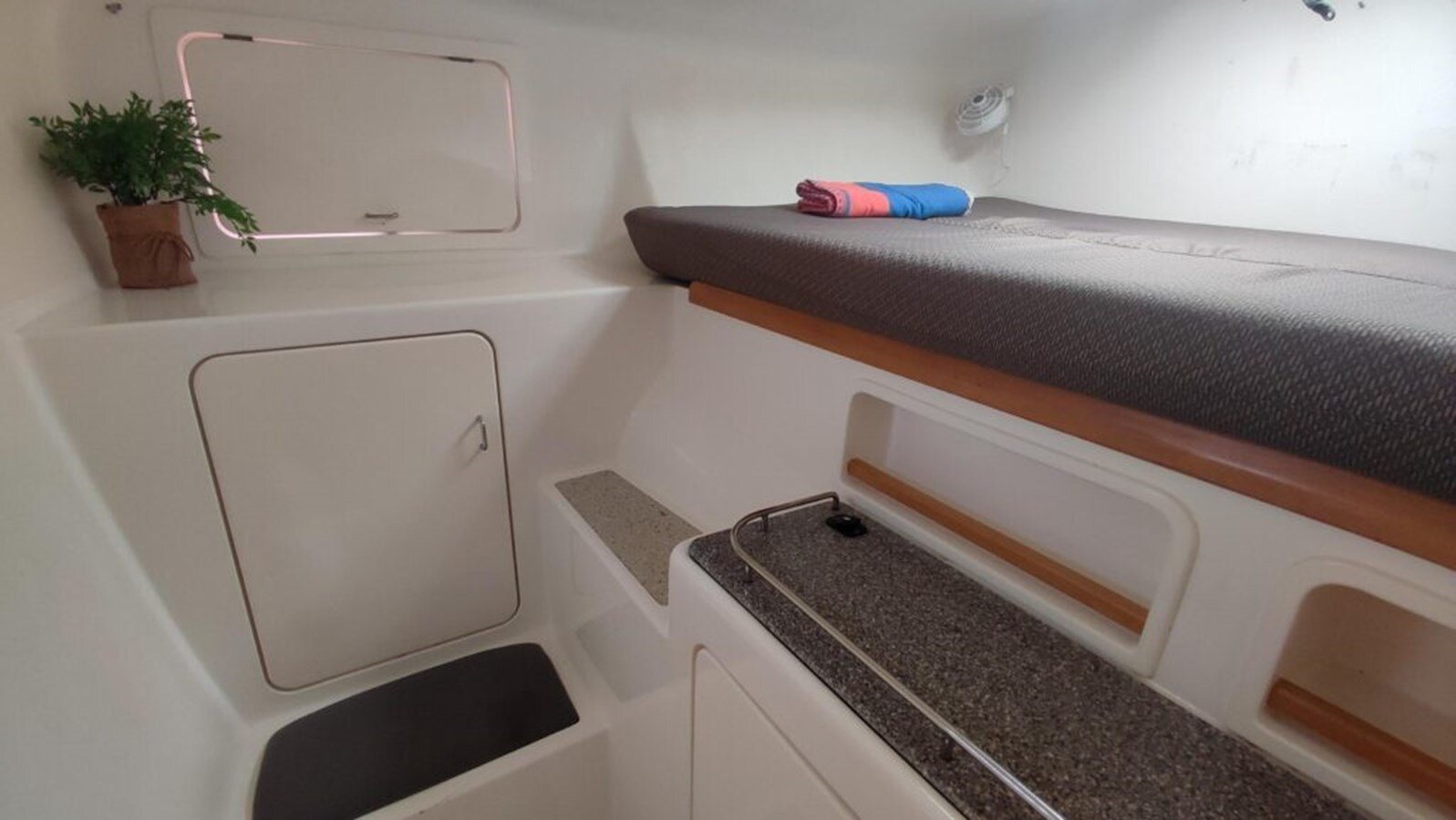 2002-voyage-yachts-43-7-fcf9b8