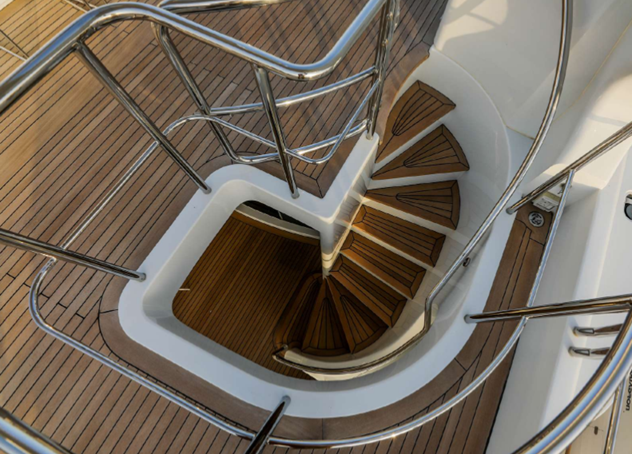 2003 BENETTI 114' 10