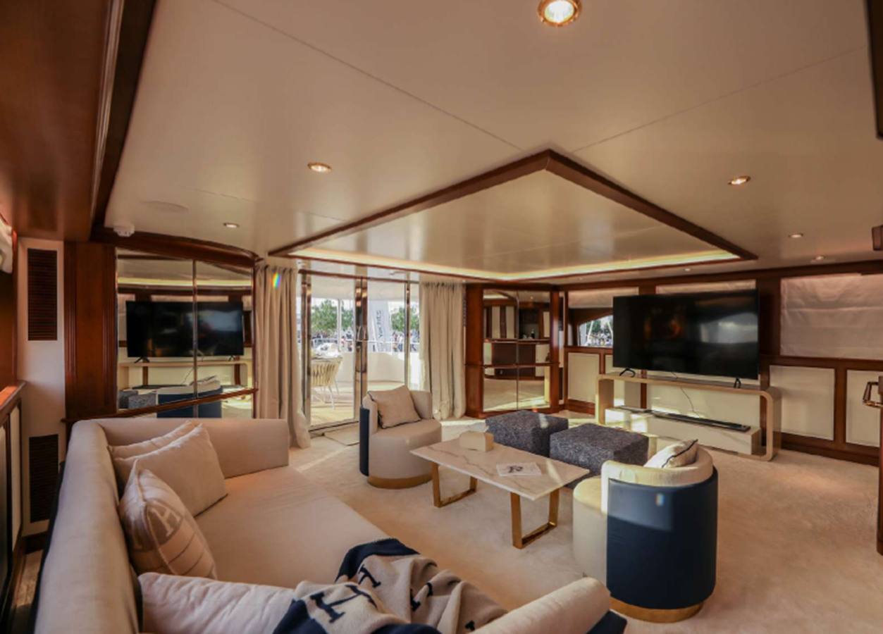 2003 BENETTI 114' 10