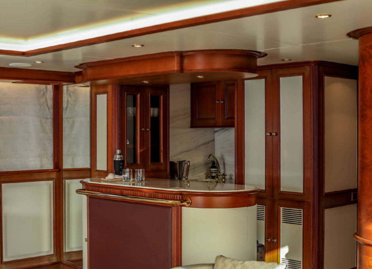 2003 BENETTI 114' 10