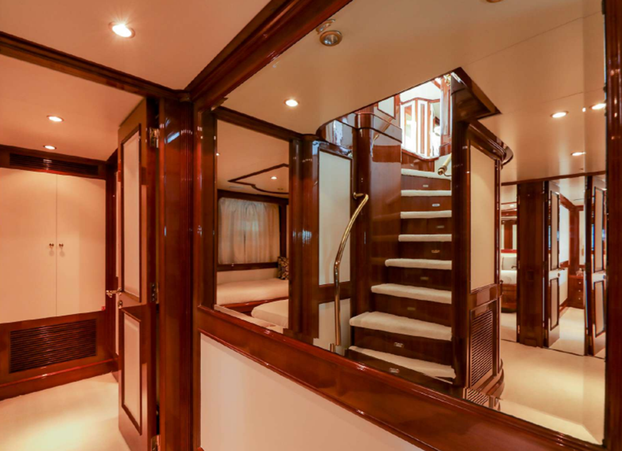 2003 BENETTI 114' 10