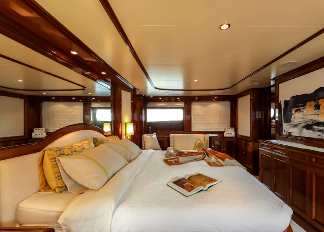 2003 BENETTI 114' 10