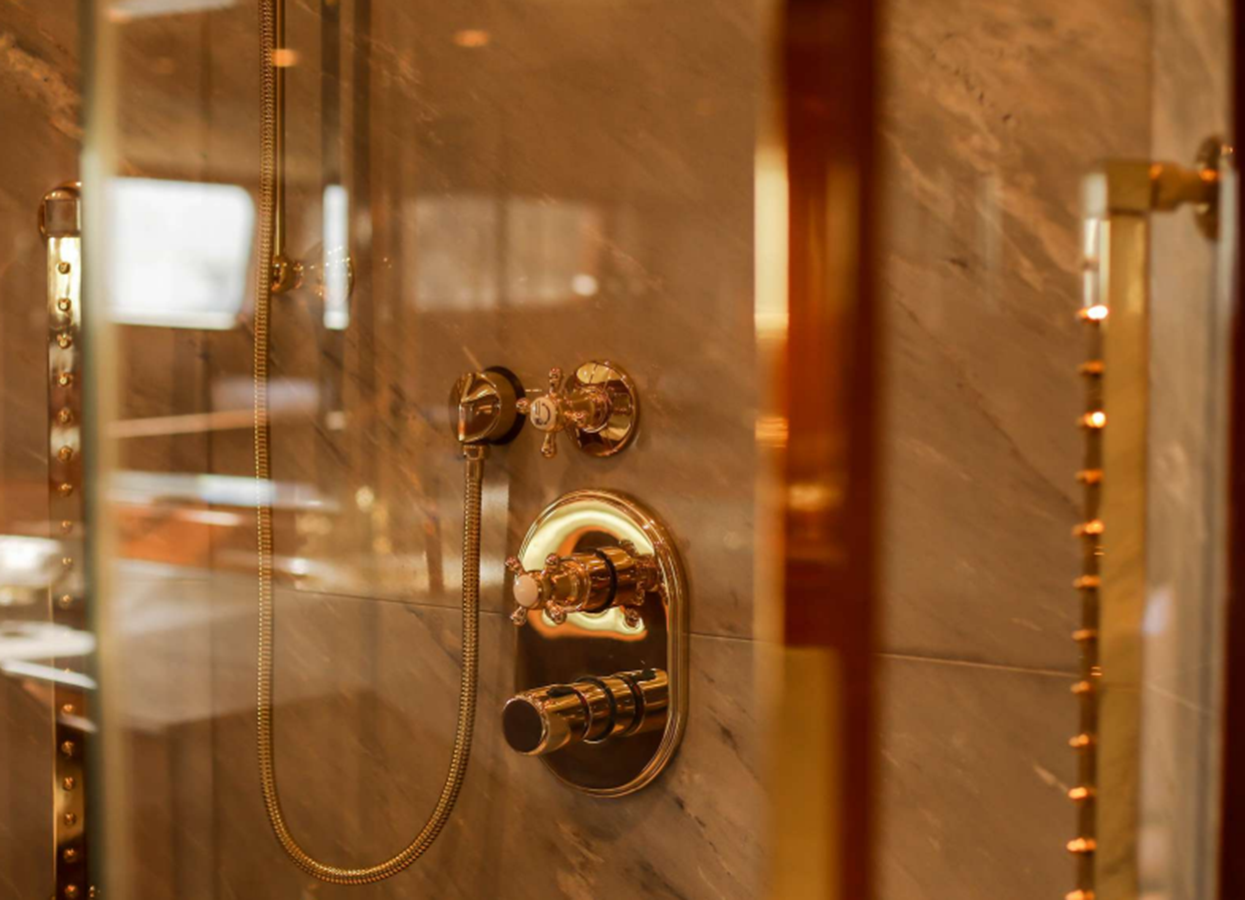 2003 BENETTI 114' 10