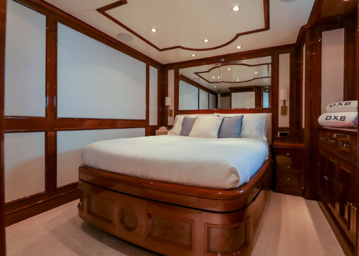 2003 BENETTI 114' 10