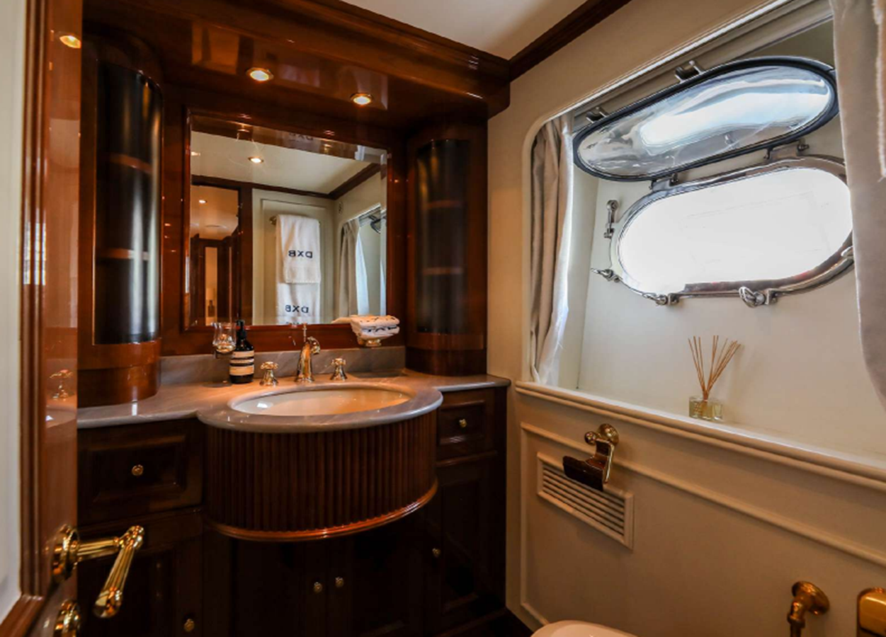 2003 BENETTI 114' 10