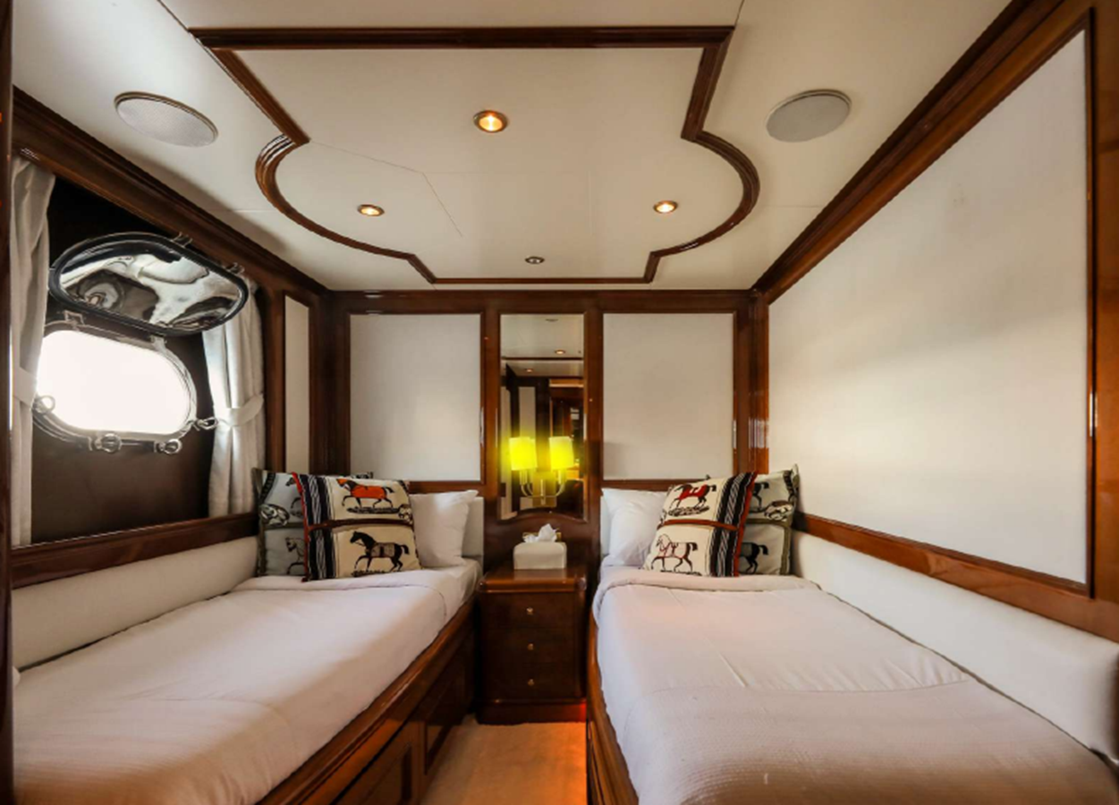 2003 BENETTI 114' 10