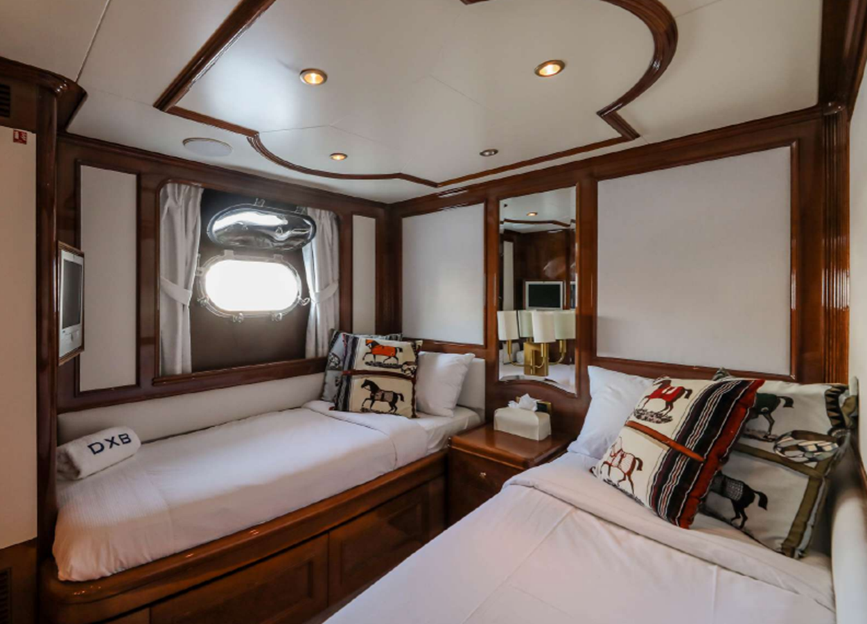 2003 BENETTI 114' 10