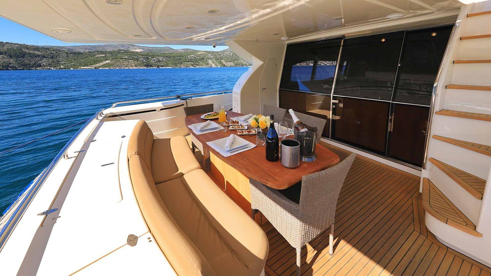 2003 FERRETTI YACHTS 77'