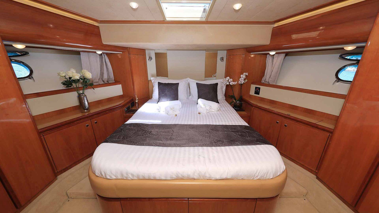 2003 FERRETTI YACHTS 77'