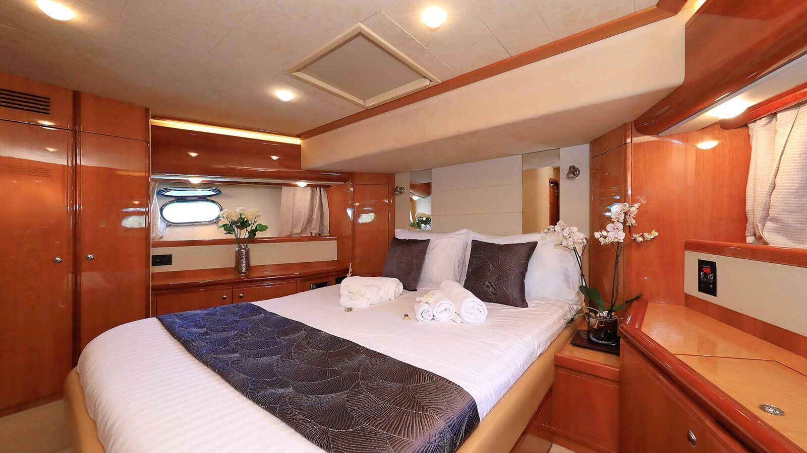 2003 FERRETTI YACHTS 77'