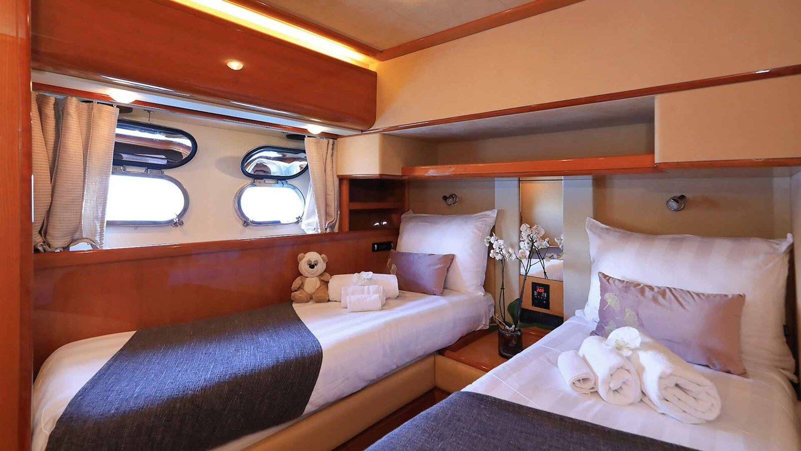 2003 FERRETTI YACHTS 77'