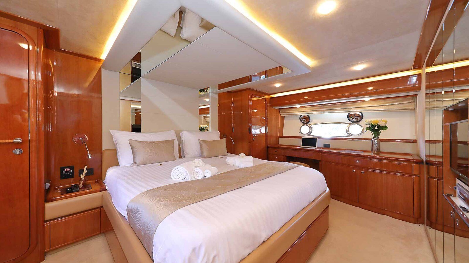 2003 FERRETTI YACHTS 77'