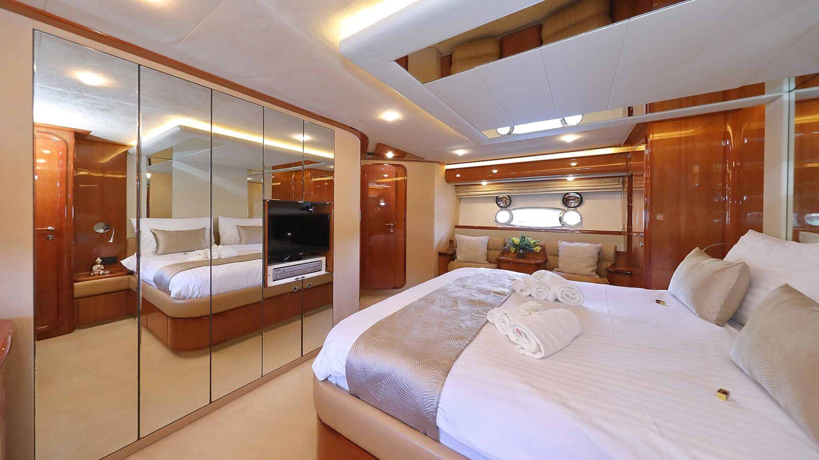 2003 FERRETTI YACHTS 77'