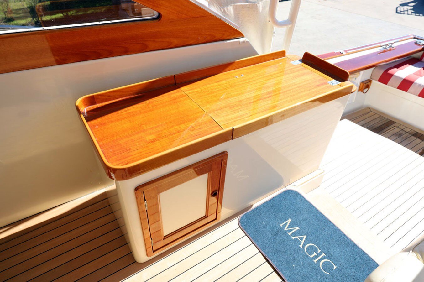 2003-hinckley-38-ec2115