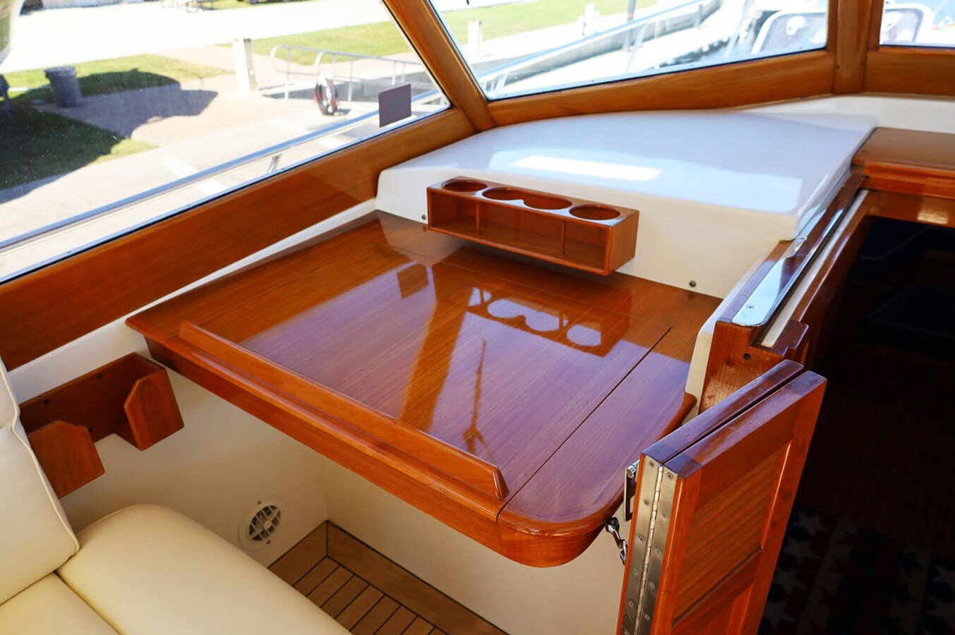 2003-hinckley-38-ec2115