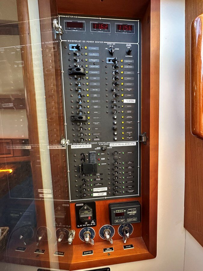 2003-hinckley-38-ec2115