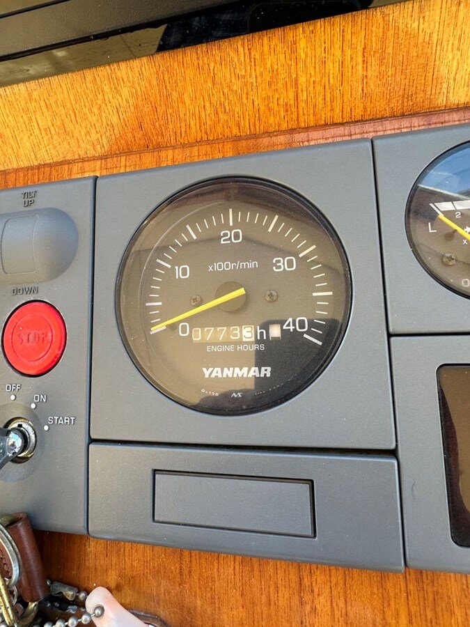 2003-hinckley-38-ec2115