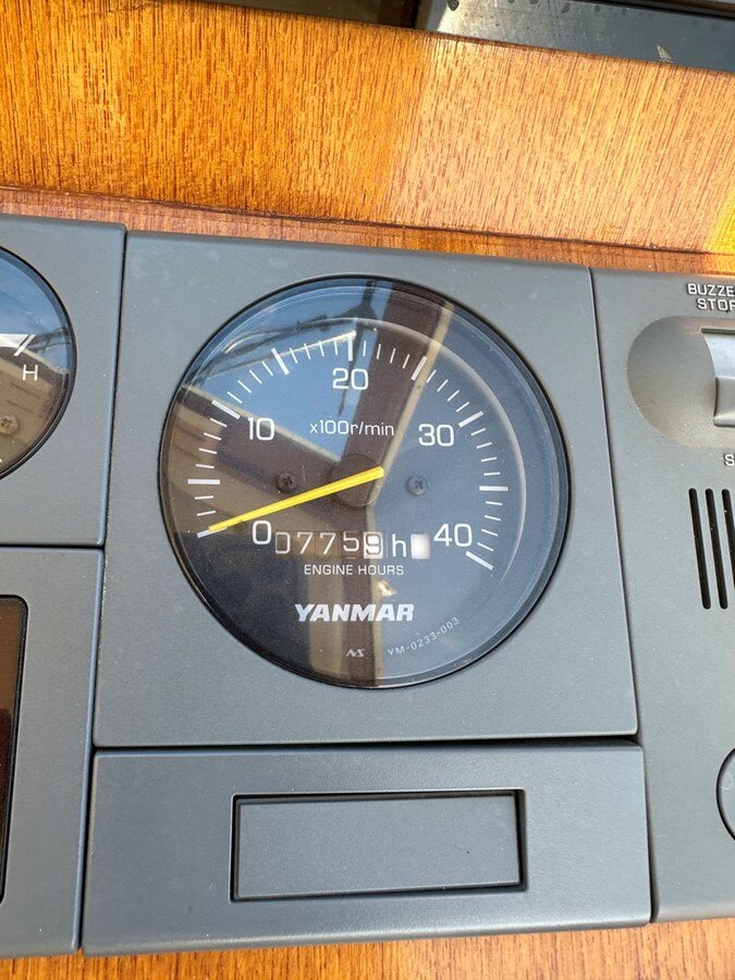 2003-hinckley-38-ec2115