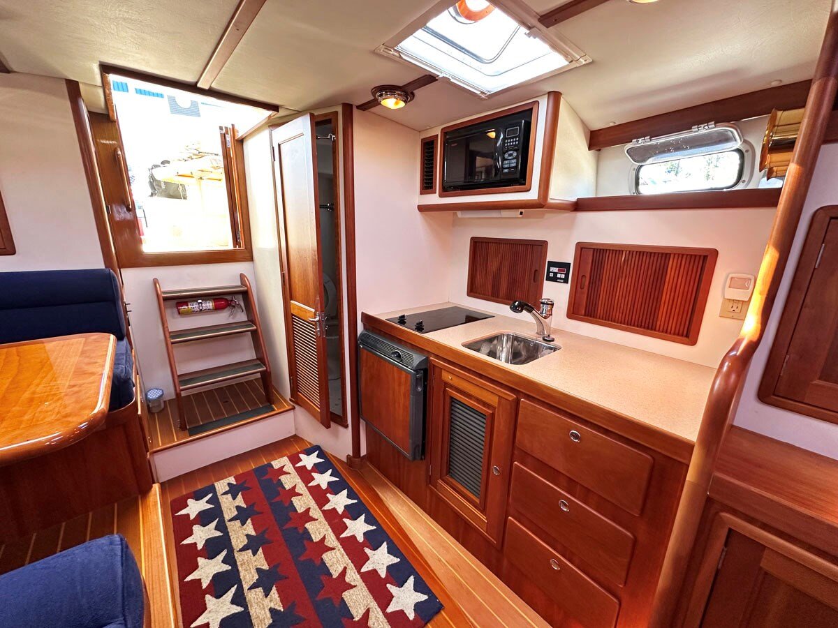 2003-hinckley-38-ec2115