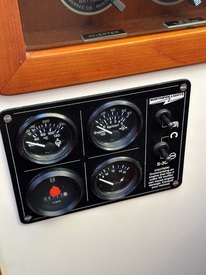 2003-hinckley-38-ec2115