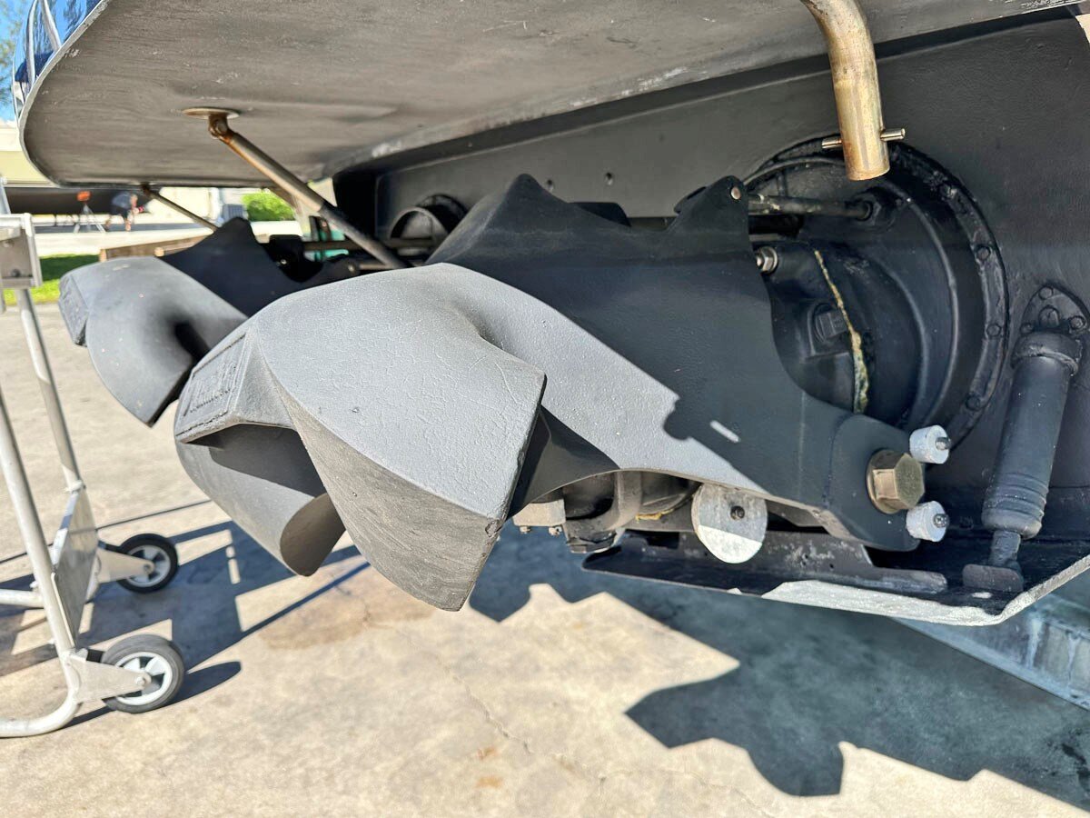 2003-hinckley-38-ec2115