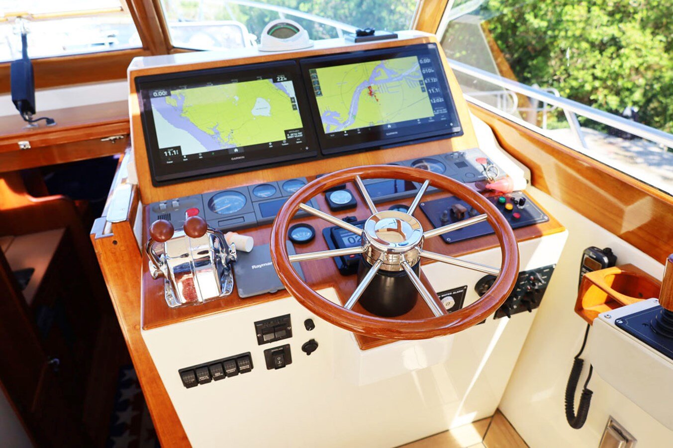 2003-hinckley-38-ec2115