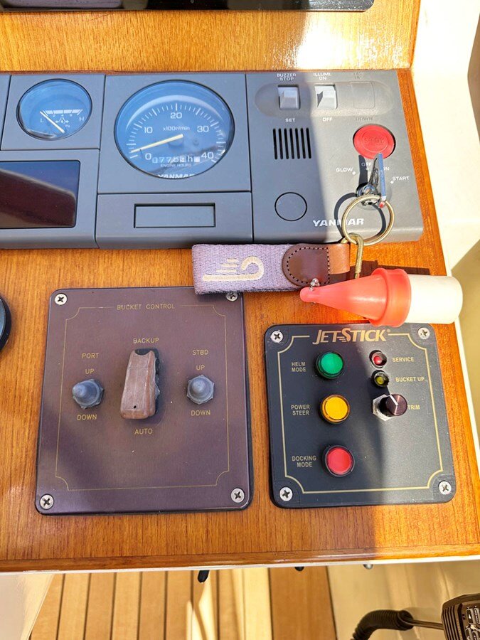 2003-hinckley-38-ec2115