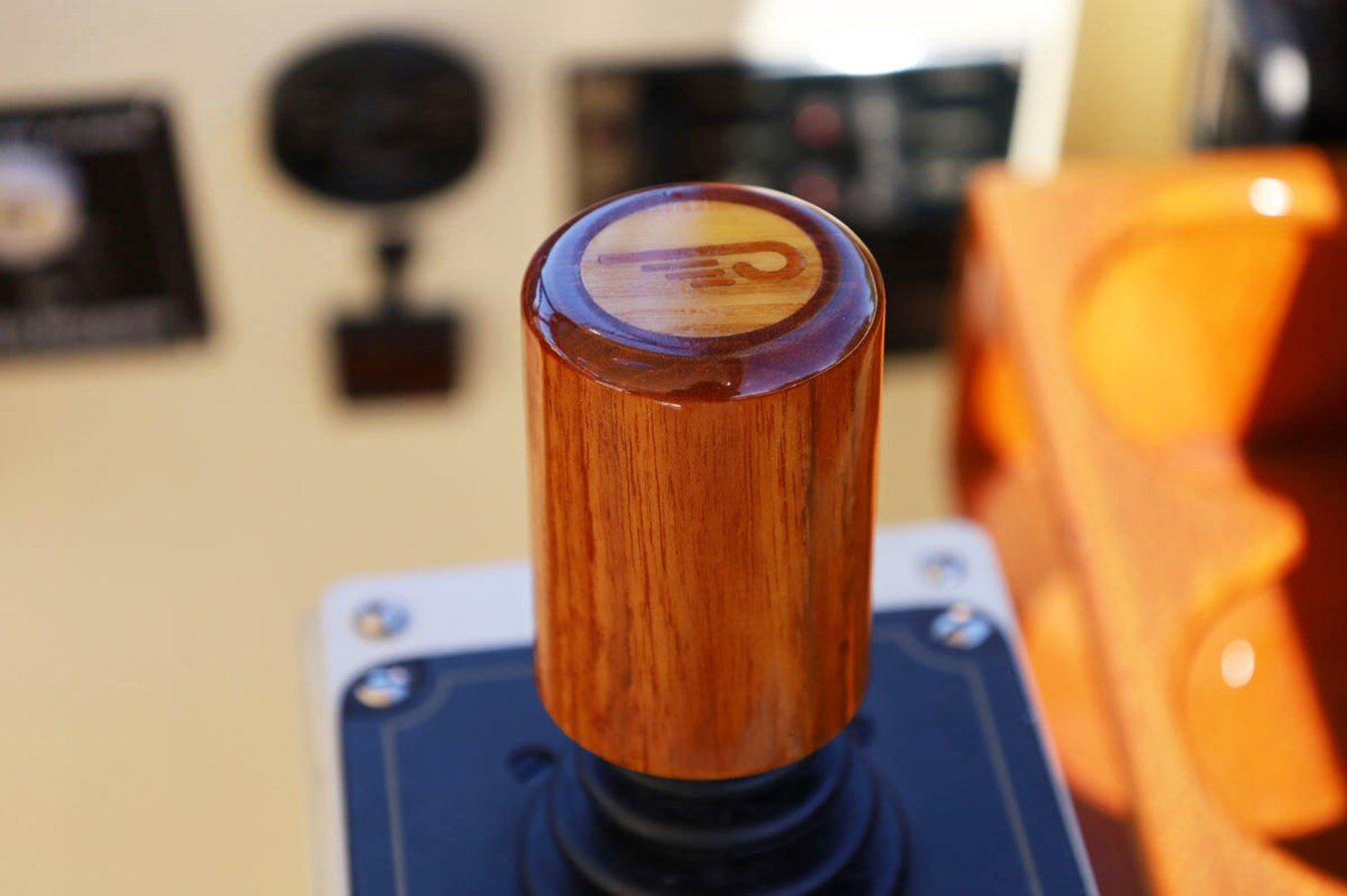 2003-hinckley-38-ec2115