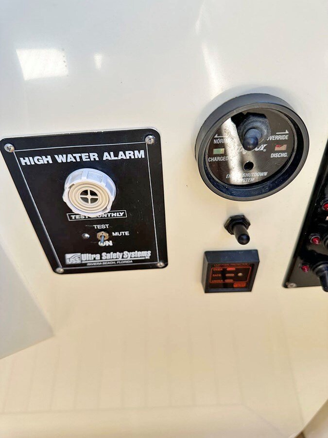 2003-hinckley-38-ec2115