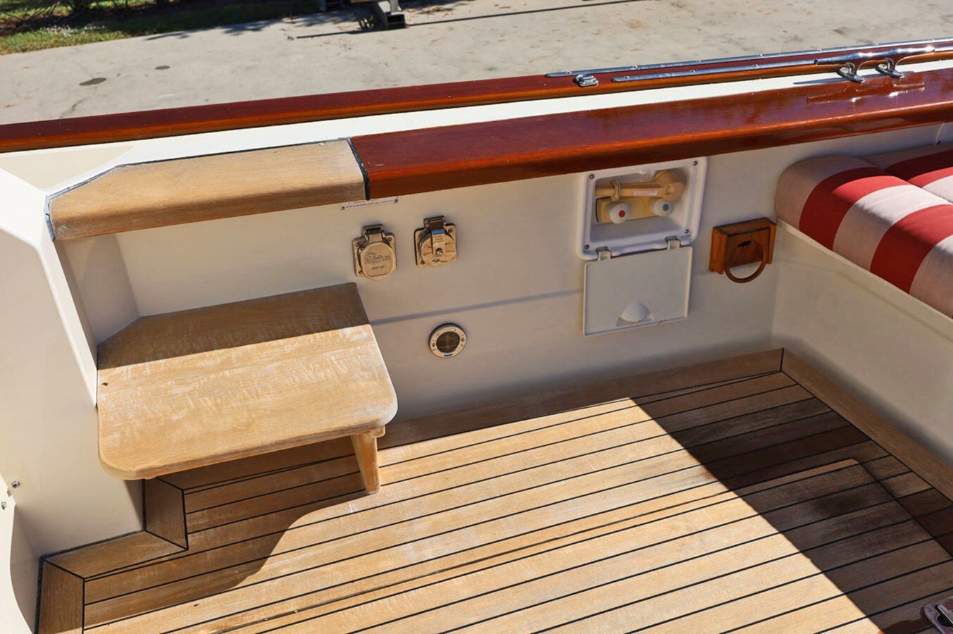 2003-hinckley-38-ec2115