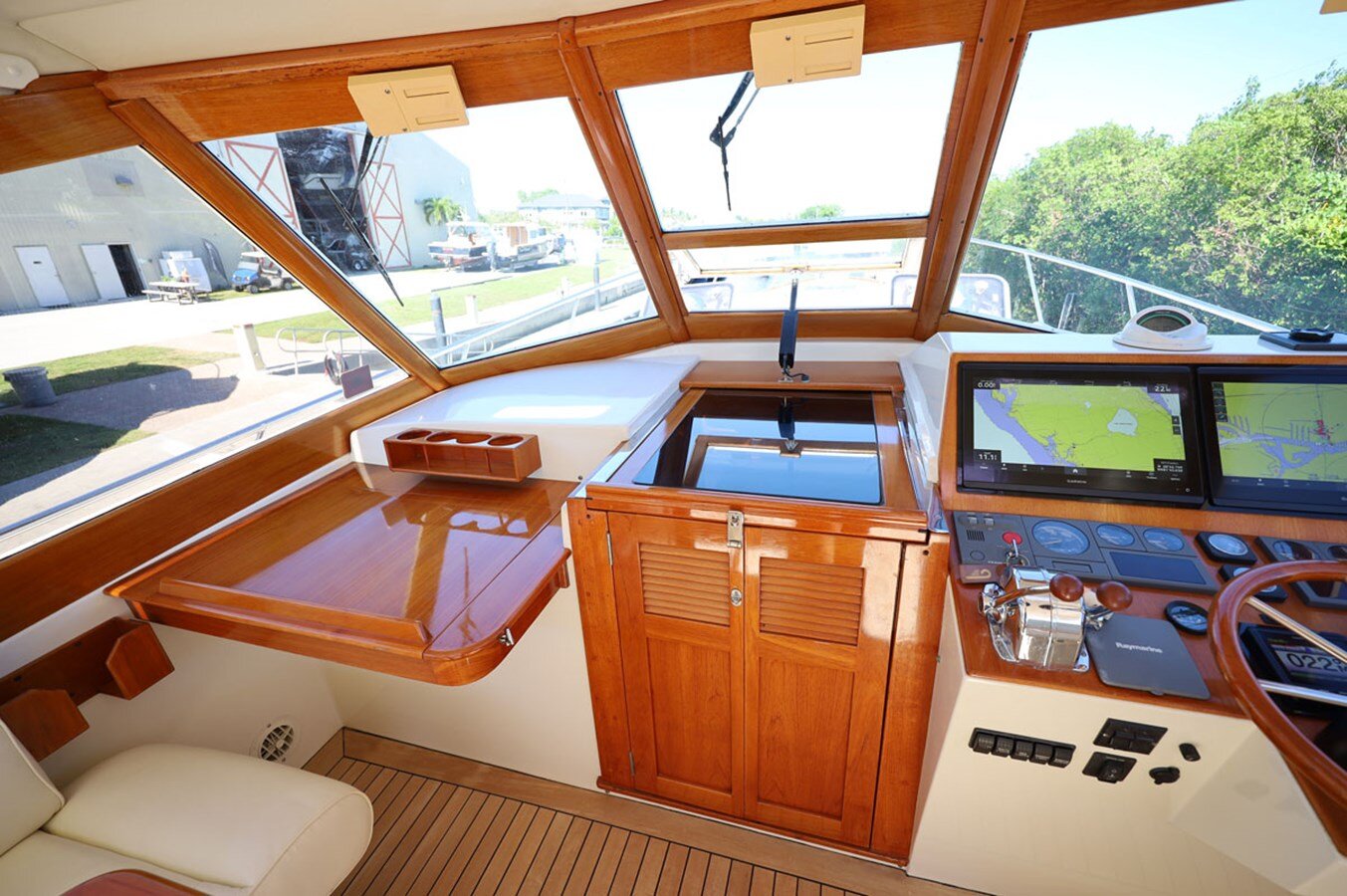 2003-hinckley-38-ec2115