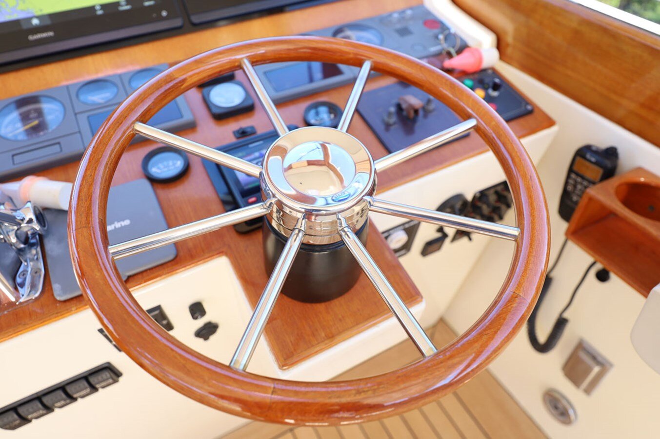 2003-hinckley-38-ec2115