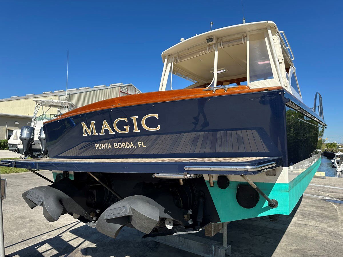 2003-hinckley-38-ec2115