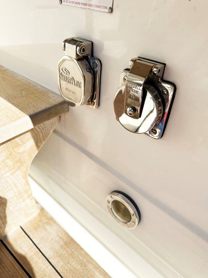 2003-hinckley-38-ec2115