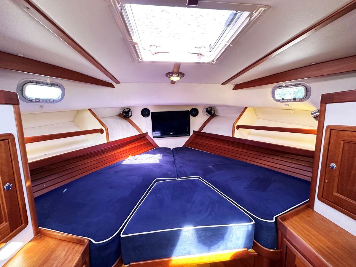 2003-hinckley-38-ec2115