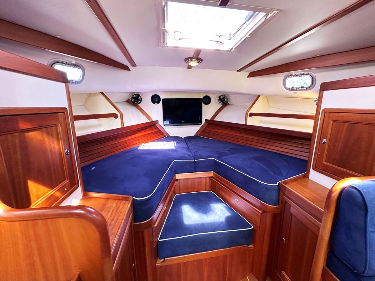 2003-hinckley-38-ec2115