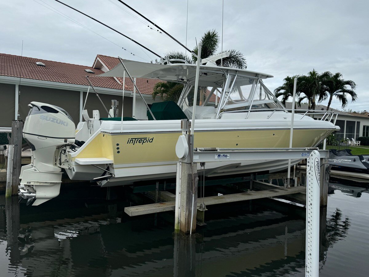 2003-intrepid-powerboats-inc-34-d8a3a7