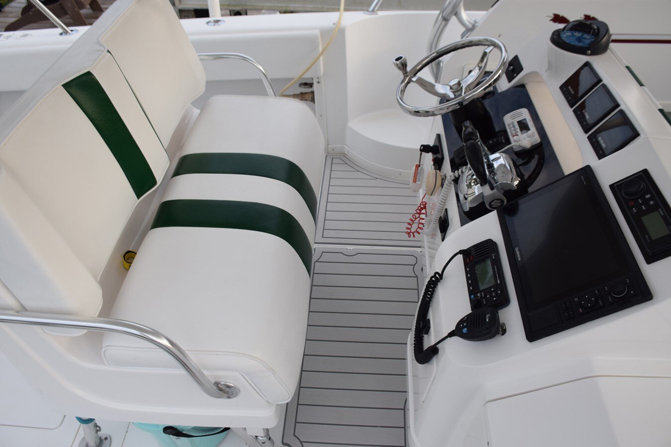 2003-intrepid-powerboats-inc-34-d8a3a7