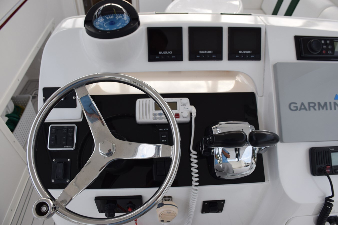 2003-intrepid-powerboats-inc-34-d8a3a7