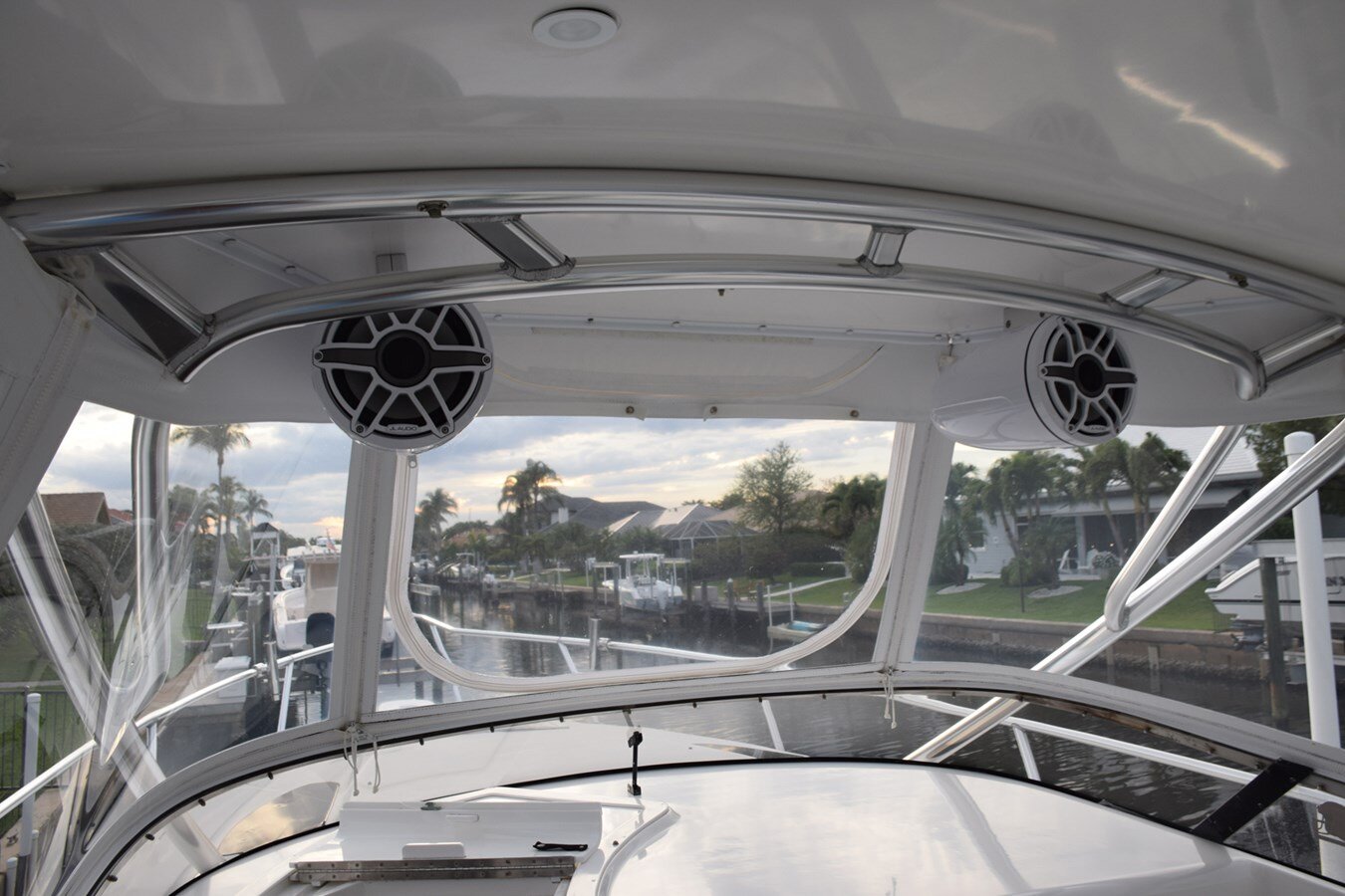 2003-intrepid-powerboats-inc-34-d8a3a7