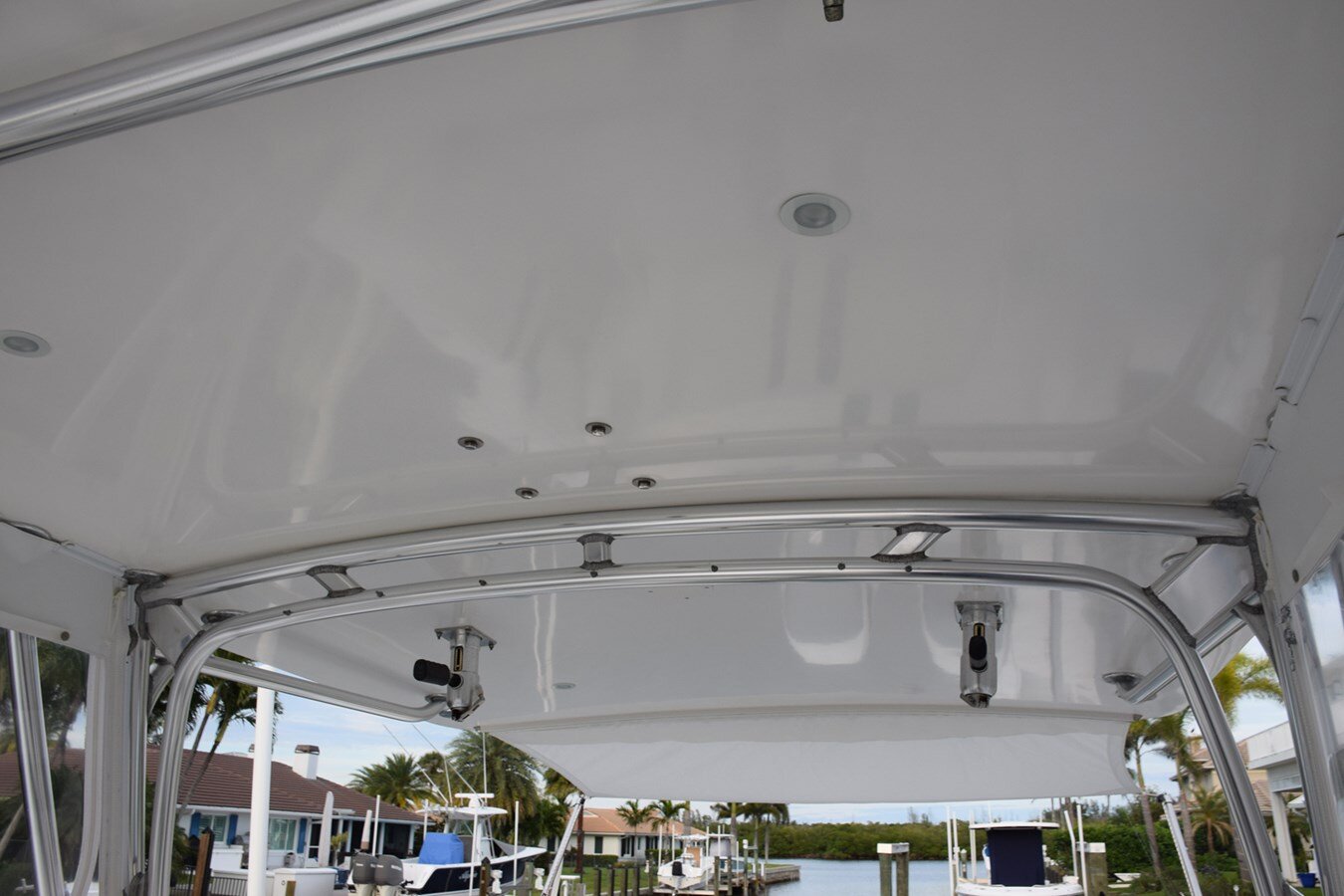 2003-intrepid-powerboats-inc-34-d8a3a7