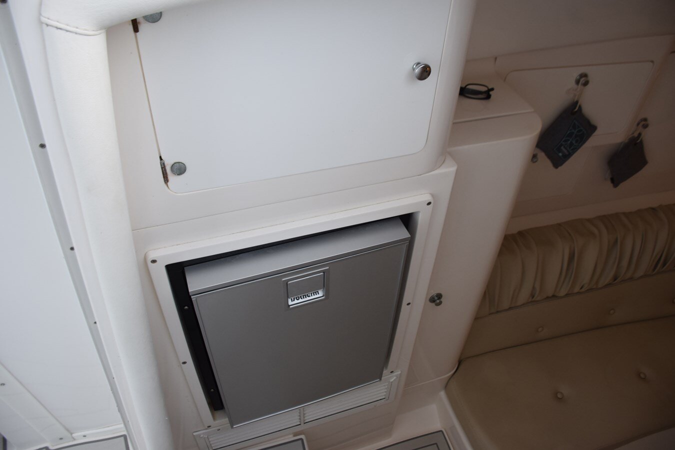 2003-intrepid-powerboats-inc-34-d8a3a7