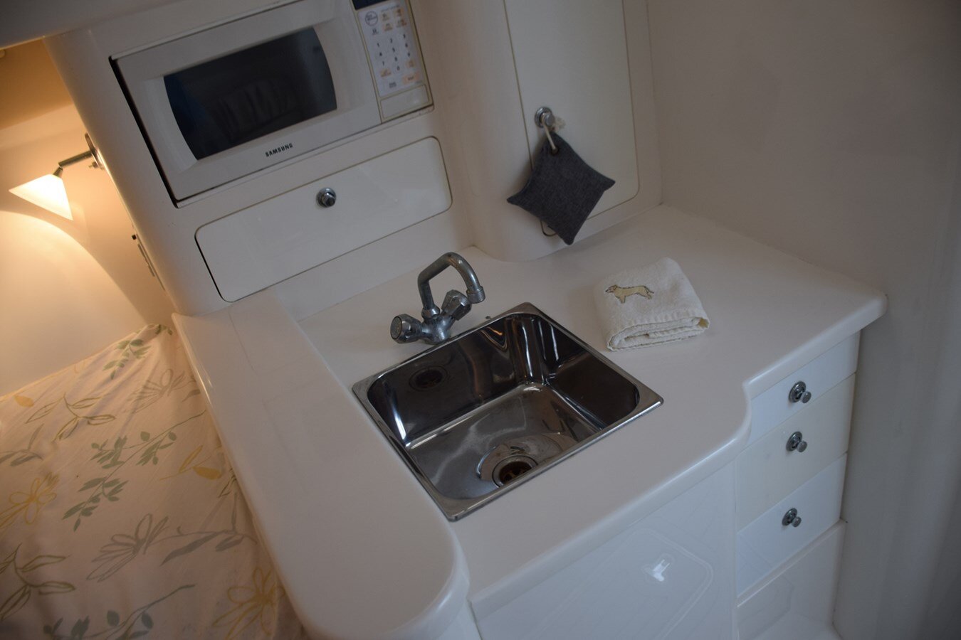 2003-intrepid-powerboats-inc-34-d8a3a7