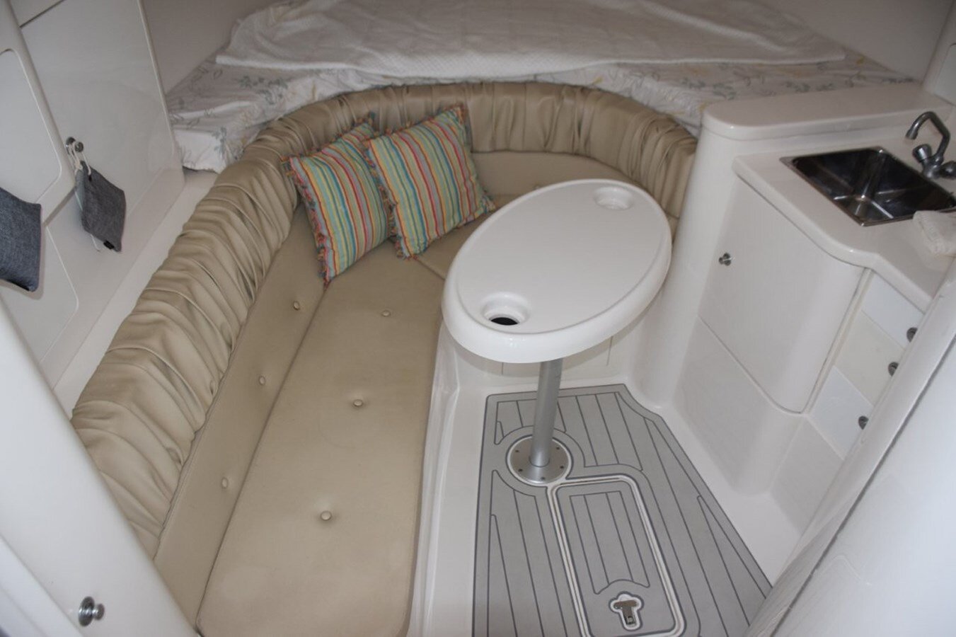 2003-intrepid-powerboats-inc-34-d8a3a7