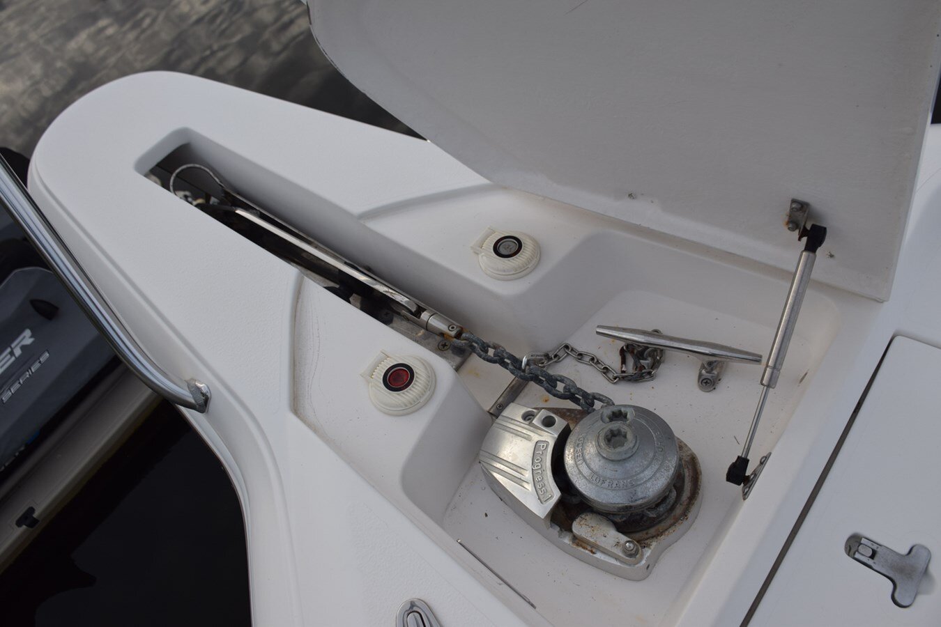 2003-intrepid-powerboats-inc-34-d8a3a7